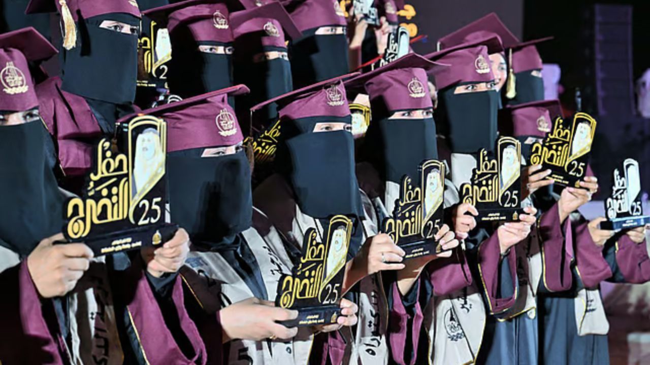فيصل الخديدي يدشن نادي قبيس للفنون بحفل ثقافي بالطائف 5 فيصل الخديدي يدشن نادي قبيس للفنون بحفل ثقافي بالطائف