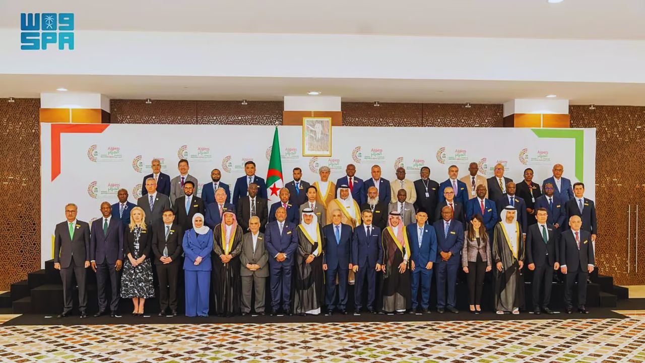 الجدعان يرأس وفد المملكة في اجتماعات البنك الإسلامي بالجزائر 5 الجدعان يرأس وفد المملكة في اجتماعات البنك الإسلامي بالجزائر