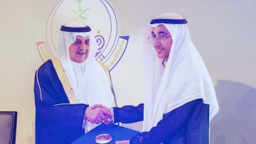 فهد بن سلطان يكرم الفائزين بجائزة التميز العلمي بتبوك