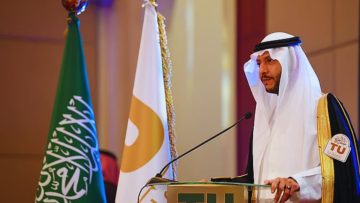 الأمير سعود بن نهار يحتفل بتخريج الدفعة 21 من جامعة الطائف