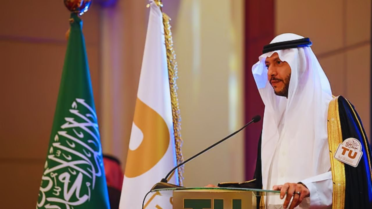 الأمير سعود بن نهار يحتفل بتخريج الدفعة 21 من جامعة الطائف 5 الأمير سعود بن نهار يحتفل بتخريج الدفعة 21 من جامعة الطائف