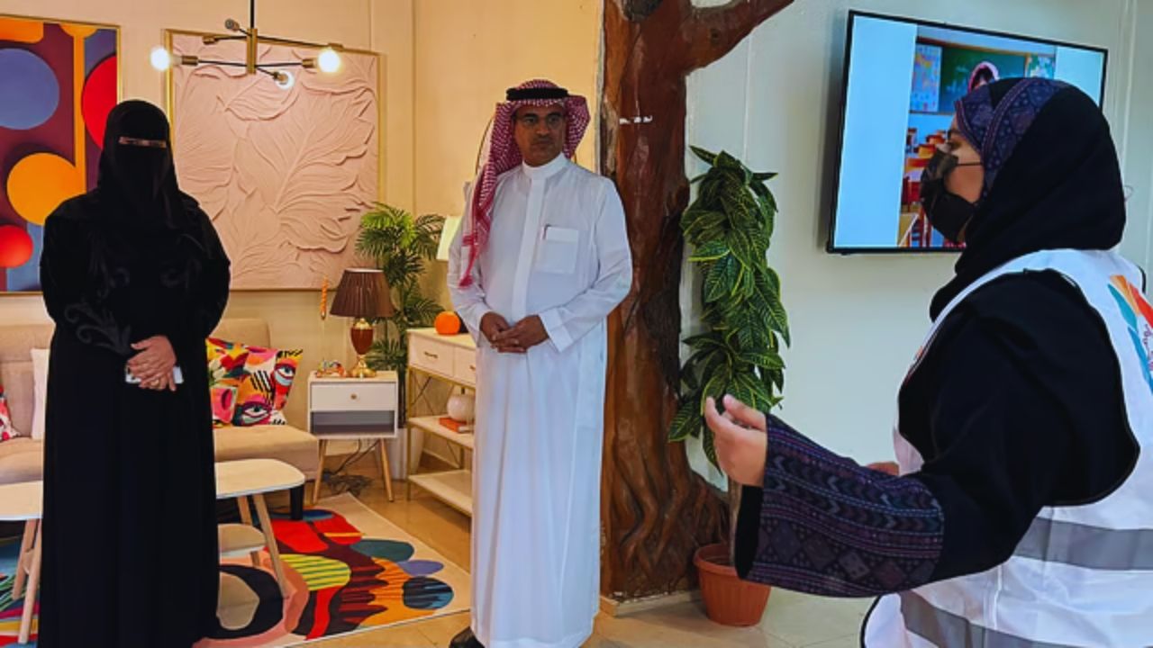 الغامدي يزور مدرستين ويشيد بتفاعل الطالبات والميدان التربوي 5 الغامدي يزور مدرستين ويشيد بتفاعل الطالبات والميدان التربوي