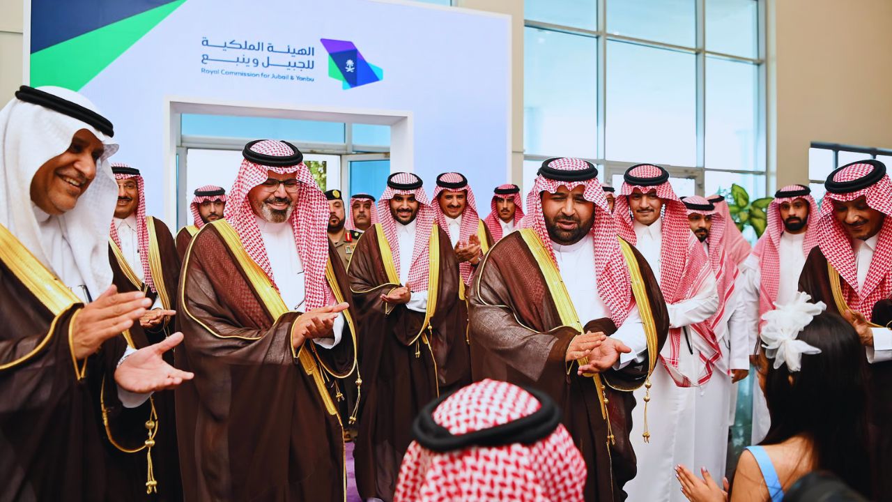 أمير جازان يتفقد مشروعات الهيئة الملكية في المدينة الصناعية 5 أمير جازان يتفقد مشروعات الهيئة الملكية في المدينة الصناعية