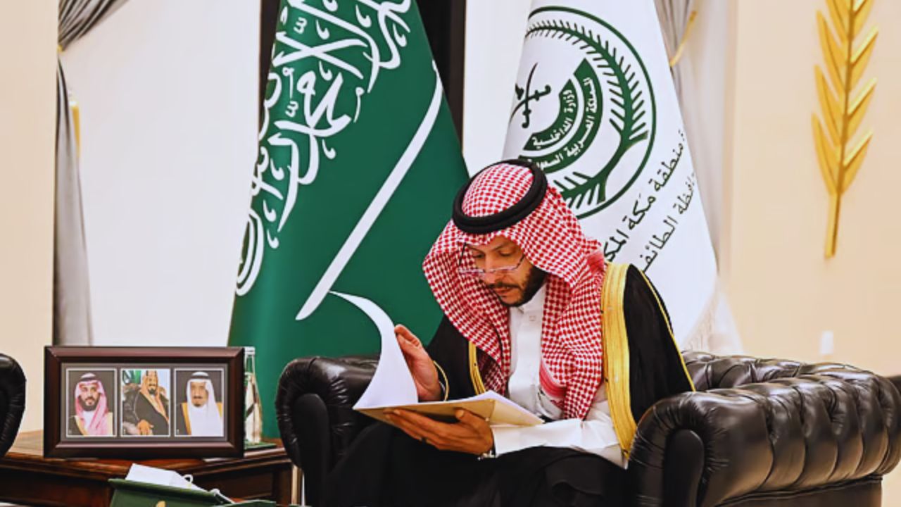 سعود بن نهار يناقش تطوير الأنظمة البلدية بالطائف 5 سعود بن نهار يناقش تطوير الأنظمة البلدية بالطائف