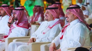 فهد بن جلوي يكرم نجوم موسم الهجن في حفل ذروة سنام