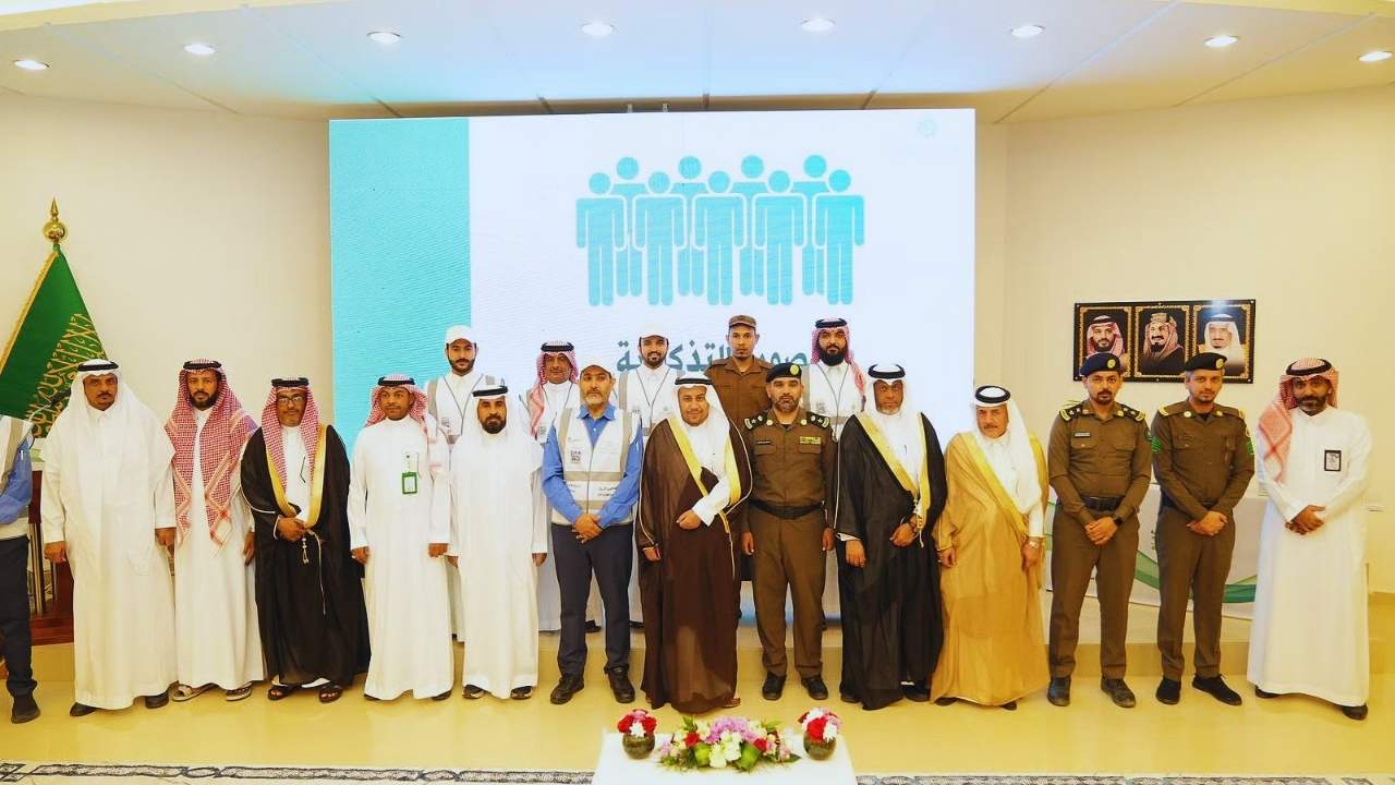 الشريف يقود حملة تشجير في مكة 5 الشريف يقود حملة تشجير في مكة