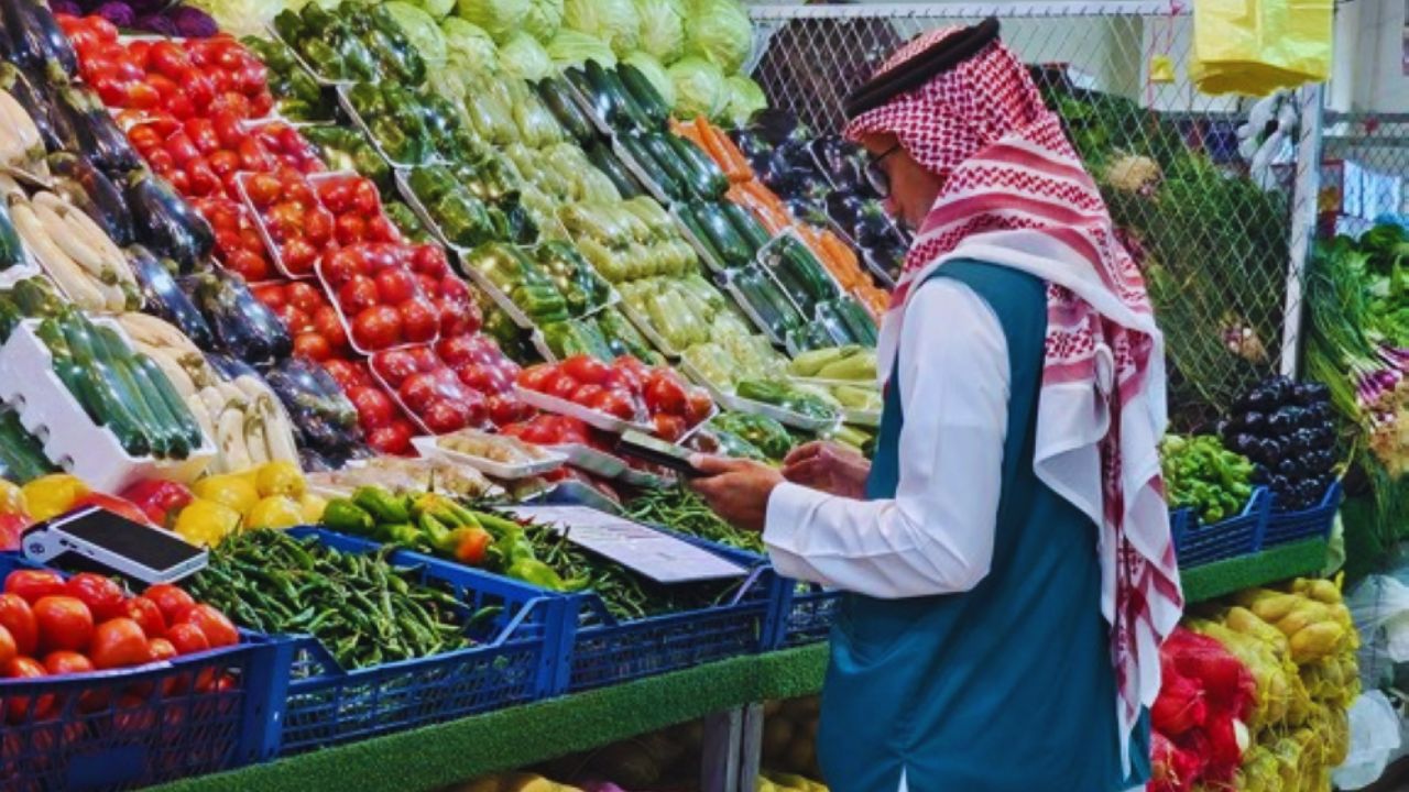 تجارة الحدود الشمالية تنفذ 333 جولة رقابية خلال أبريل 5 تجارة الحدود الشمالية تنفذ 333 جولة رقابية خلال أبريل