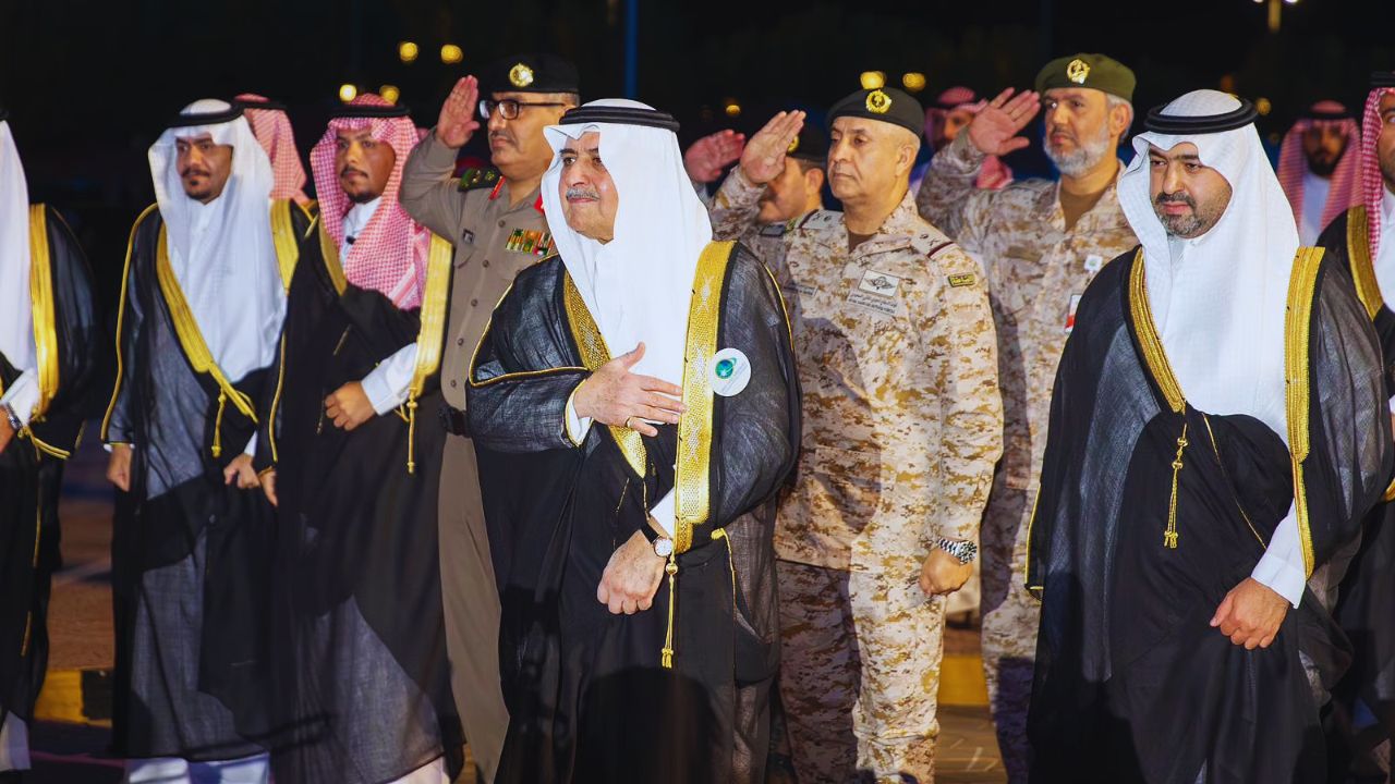 أمير تبوك يكرم خريجي أول دفعة من برنامج نيوم للابتعاث 5 أمير تبوك يكرم خريجي أول دفعة من برنامج نيوم للابتعاث