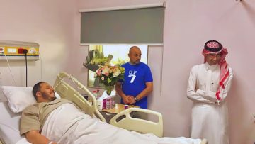 زيارة إنسانية من قيادات البيئة بمكة لزميلهم الحتيرشي
