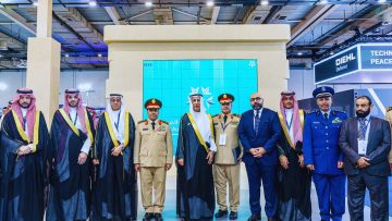 وفد سعودي يفتتح جناح المملكة في معرض الدفاع الدولي