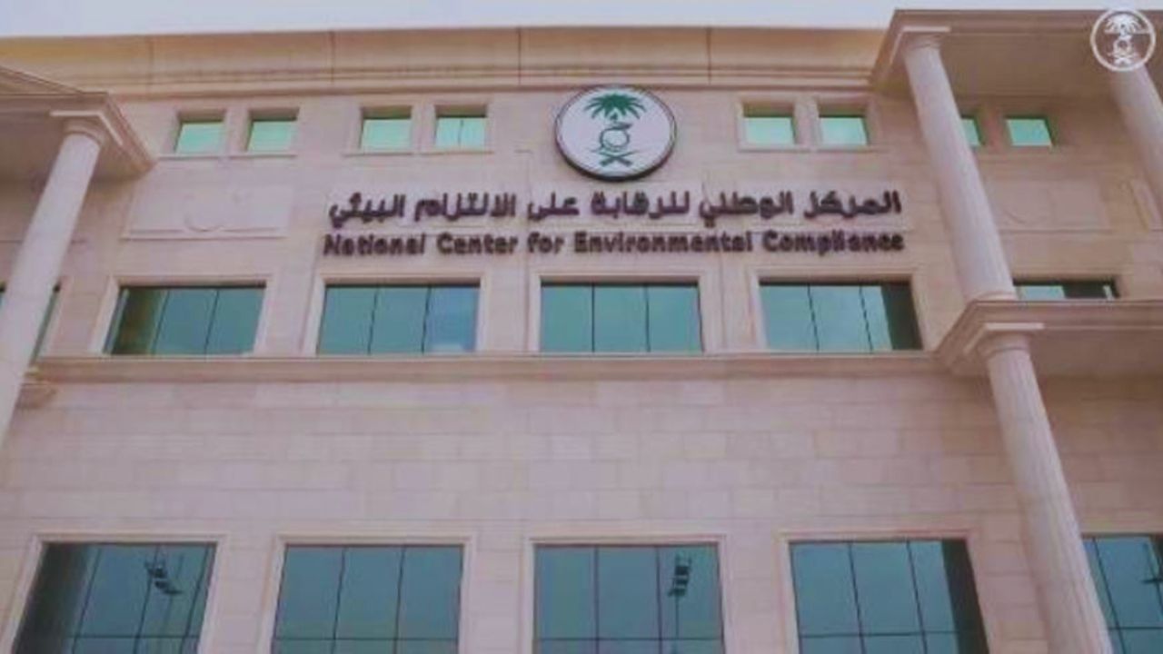 المركز البيئي يطلق أول عوامة ذكية في ميناء الجبيل 5 المركز البيئي يطلق أول عوامة ذكية في ميناء الجبيل