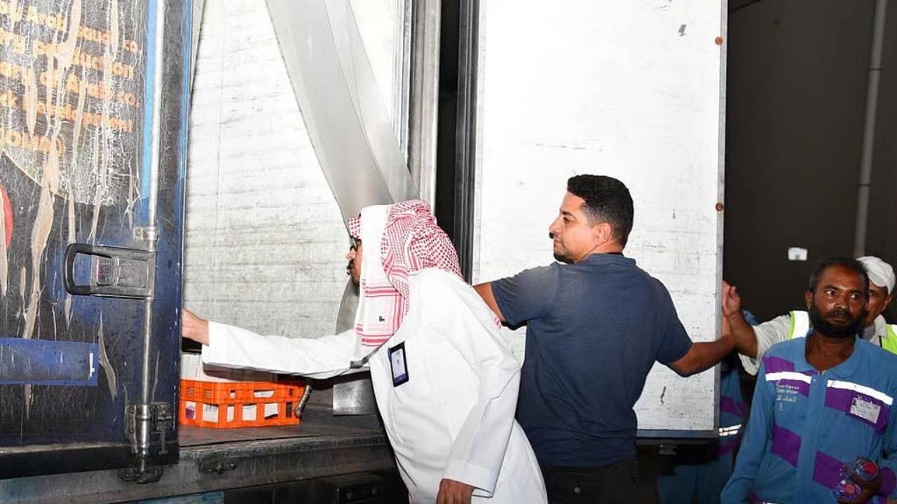 حملات رقابية مكثفة لحماية المستهلكين في جدة 5 حملات رقابية مكثفة لحماية المستهلكين في جدة