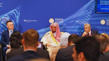 المعجب يستعرض تطورات البيئة التشريعية بالمملكة في روسيا