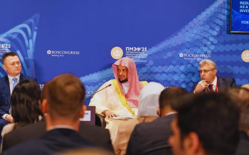 المعجب يستعرض تطورات البيئة التشريعية بالمملكة في روسيا