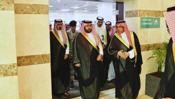 أمير جازان يطلع على أبرز مشاريع البنية التحتية والاستثمار