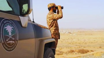 إحالة مواطن للنيابة لنقله مخالفين لنظام الحدود