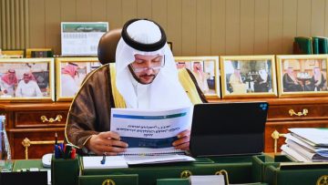 محافظ الطائف يناقش مع مدير التعليم سير لجان الاختبارات