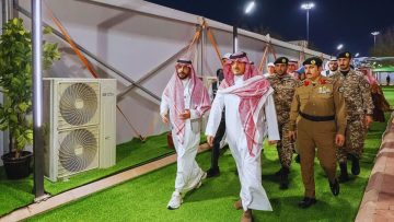 عبدالعزيز بن سعود يتفقد المخيمات والخدمات